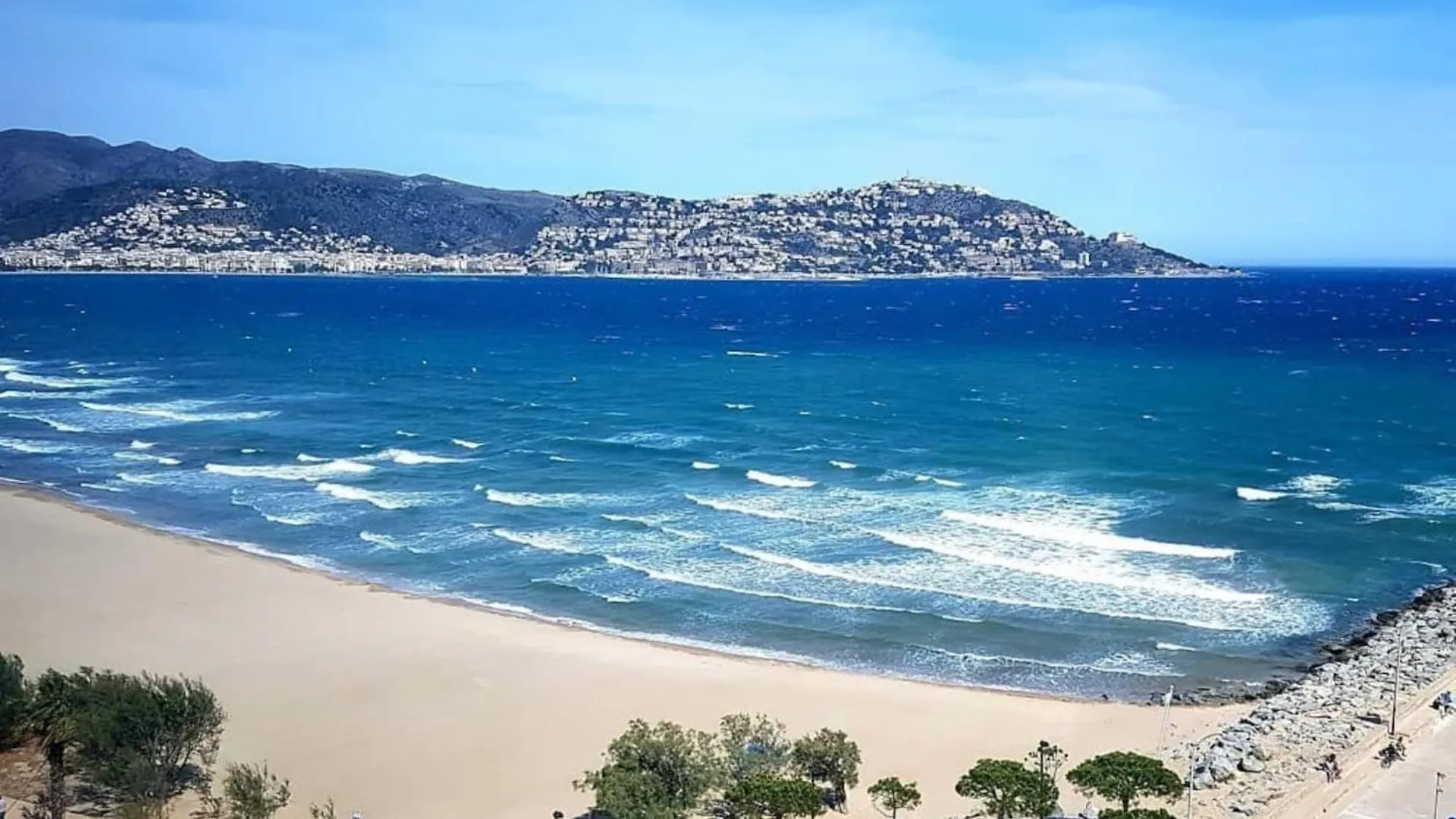 Apartment With Scenic View Ρόζες