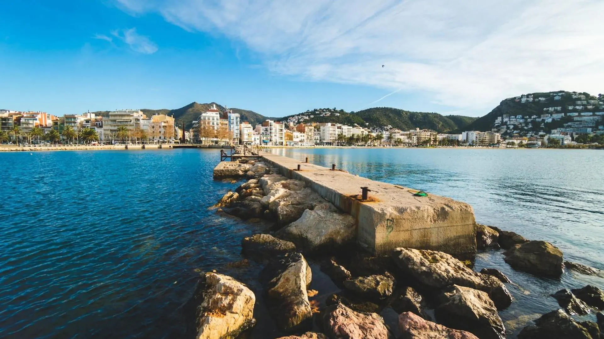 Apartment With Scenic View Ρόζες