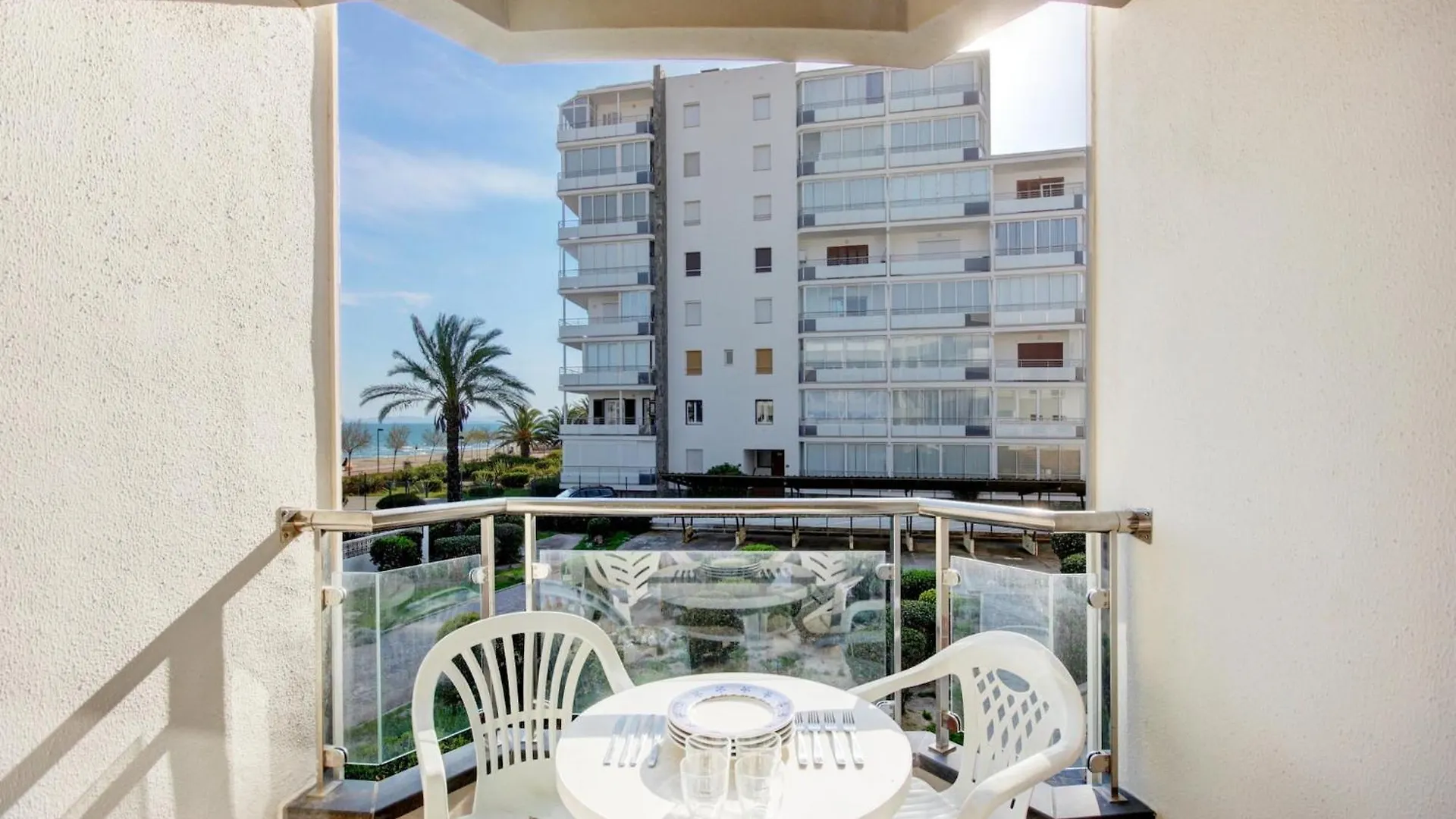 Apartment With Scenic View Roses